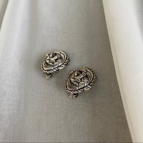 Vintage Silver Tribal Face Detail Clip Earrings - Picture 2 of 5
